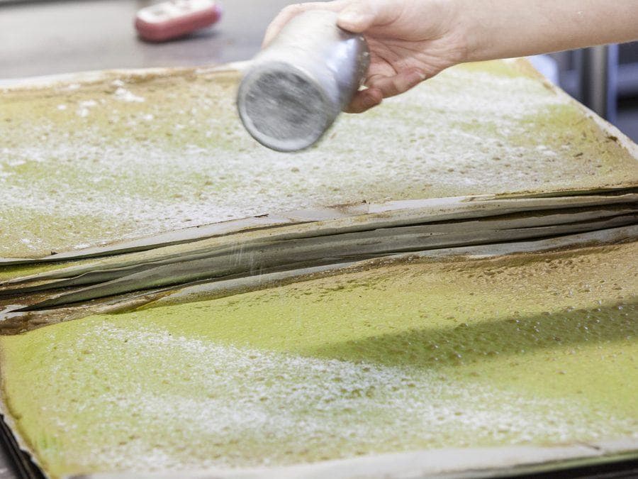 Floquer : un geste de pâtissier à l’atelier de la Pâtisserie Guillaume Rouget