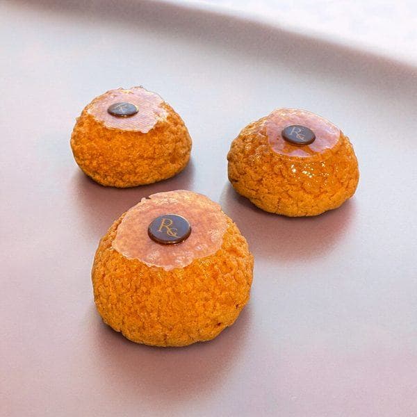 Petits choux caramélisés fourrés, pâtisserie de la maison