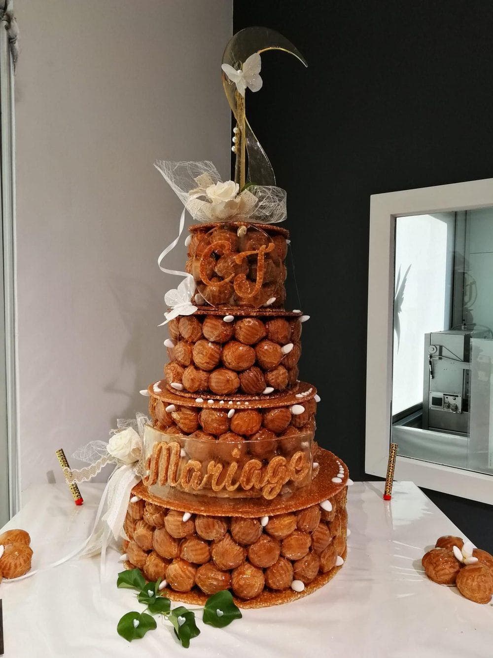 Pièce montée de choux pour un grand événement